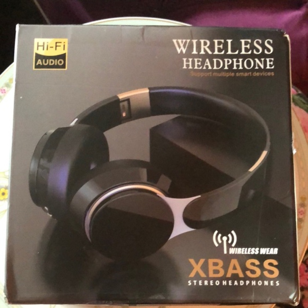 NIB Wireless Wear XBASS Stereo Headphones